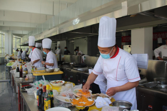我校成功举办甘肃省2022年中式烹调师技能等级认定考试