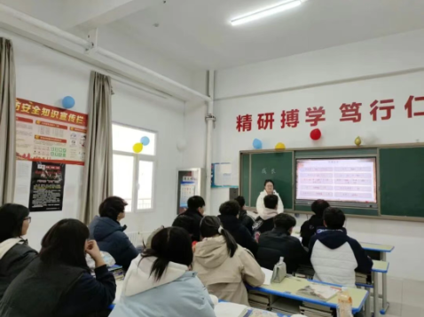 校园文字拼图・讲台边语 | 静候回响